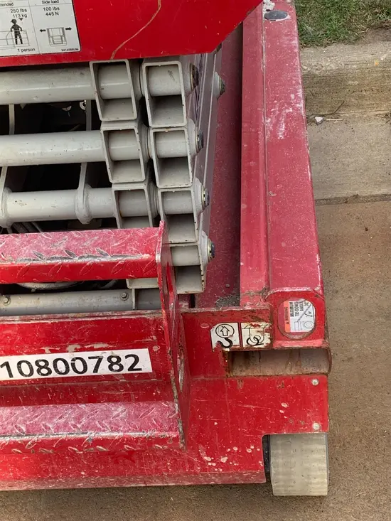 2018 MEC MICRO 19 Scissor Lift