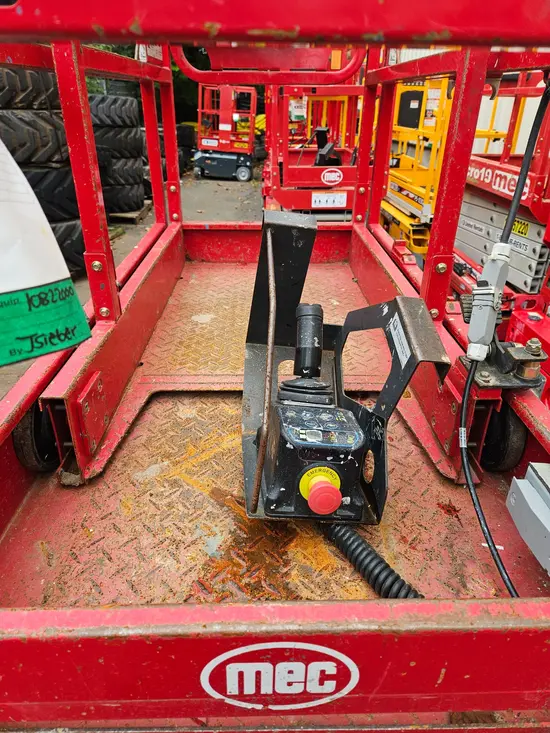 2018 MEC MICRO 19 Scissor Lift