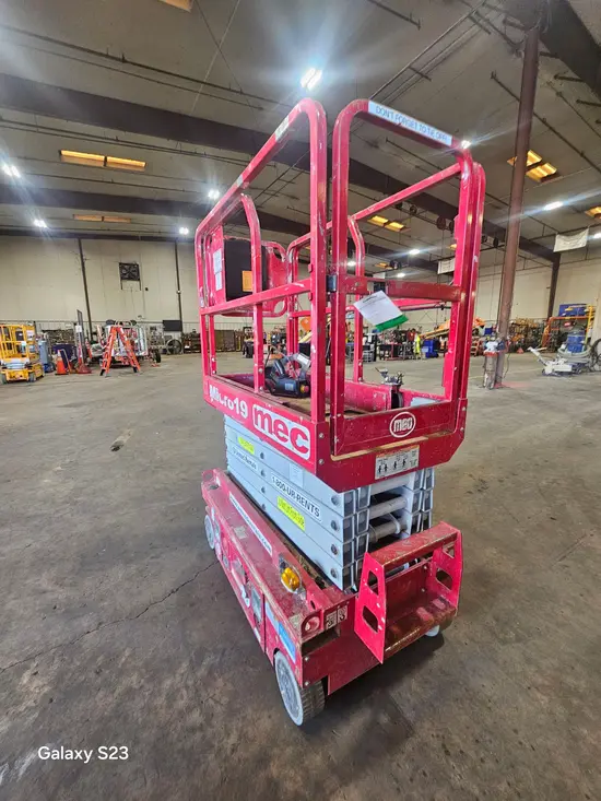 2018 MEC MICRO 19 Scissor Lift