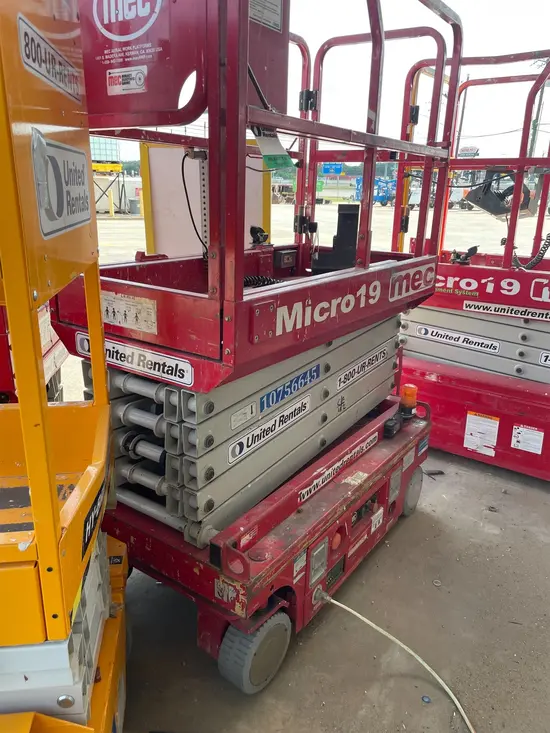 2018 MEC MICRO 19 Scissor Lift