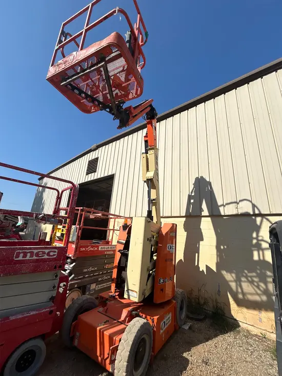 2015 JLG E300AJP Articulating Boom Lift