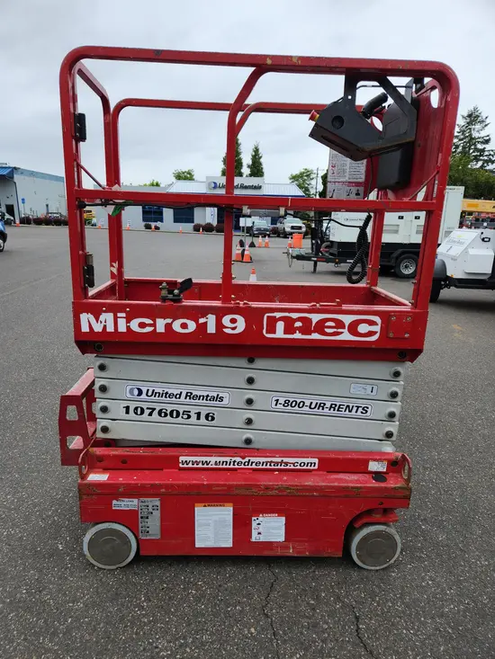 2018 MEC MICRO 19 Scissor Lift