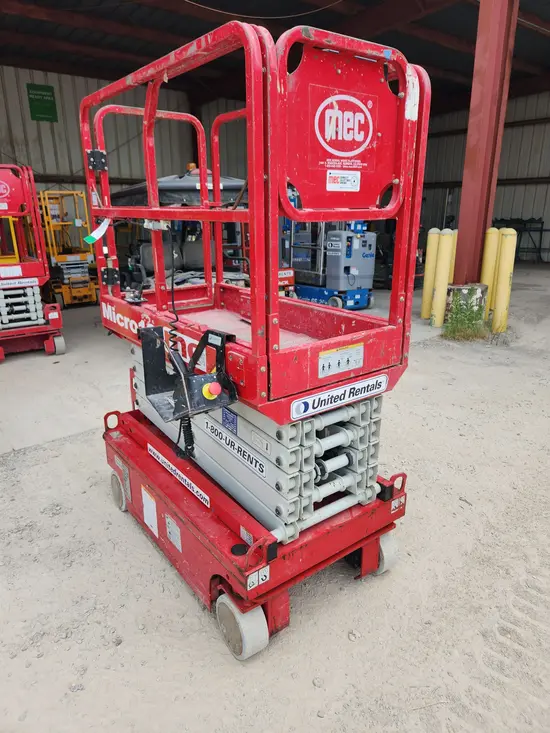 2018 MEC MICRO 19 Scissor Lift