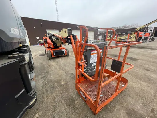 2016 JLG E400AJPN Articulating Boom Lift