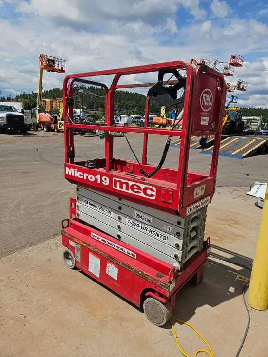 2018 MEC MICRO 19 Scissor Lift