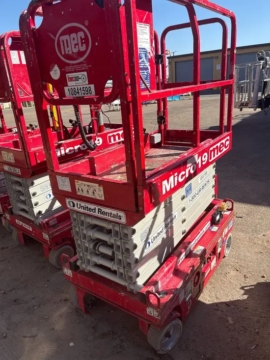 2018 MEC MICRO 19 Scissor Lift