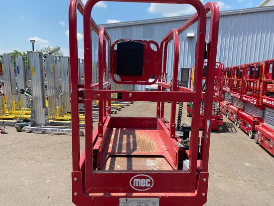 2018 MEC MICRO 19 Scissor Lift