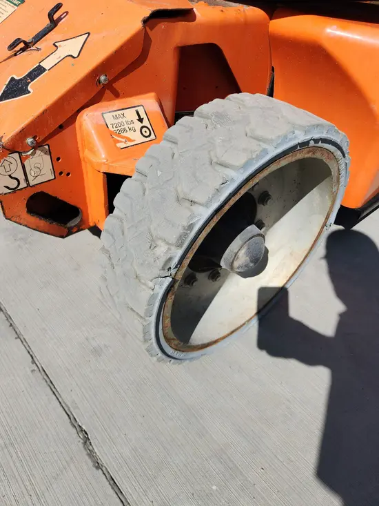 2013 JLG E400AJPN Articulating Boom Lift