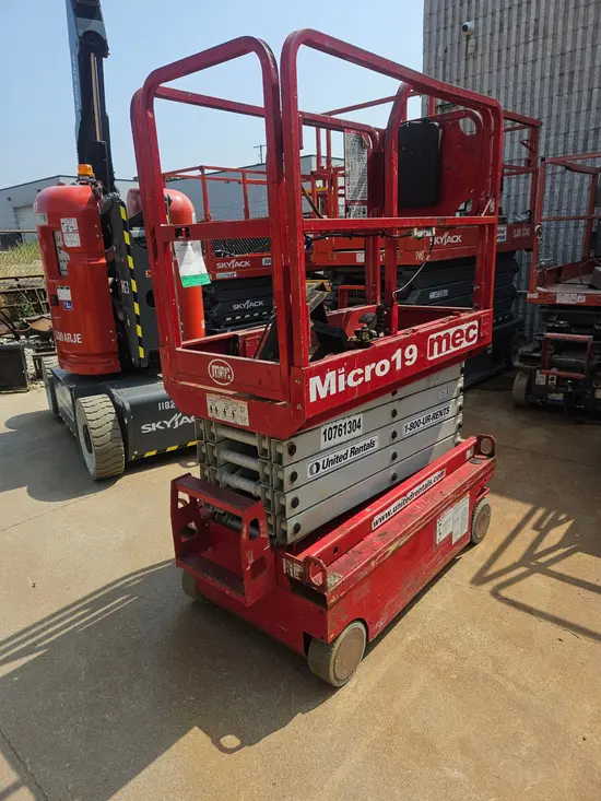2018 MEC MICRO 19 Scissor Lift