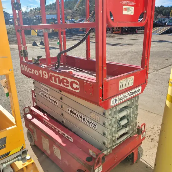 2018 MEC MICRO 19 Scissor Lift
