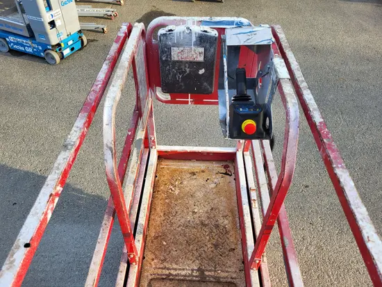 2018 MEC MICRO 19 Scissor Lift