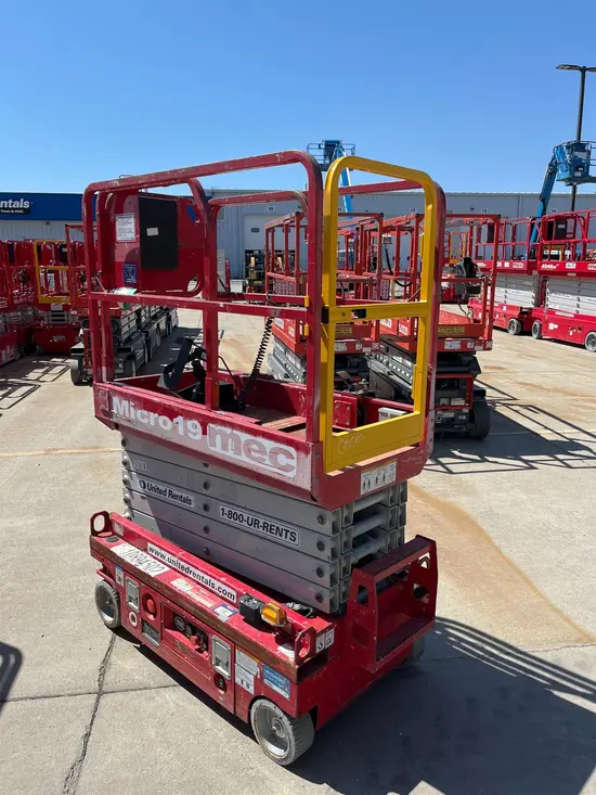 2019 MEC MICRO 19 Scissor Lift