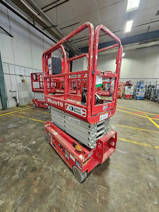 2017 MEC MICRO 19 Scissor Lift