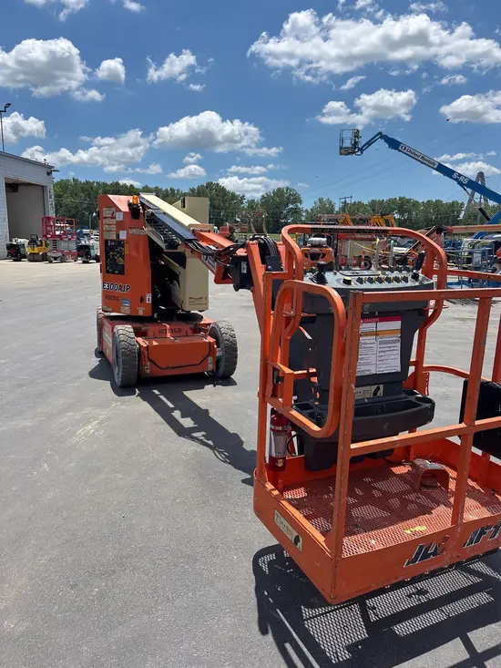 2015 JLG E300AJP Articulating Boom Lift