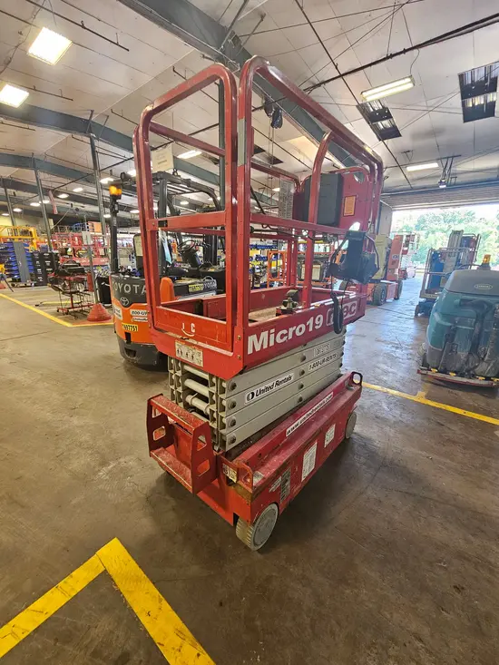 2018 MEC MICRO 19 Scissor Lift