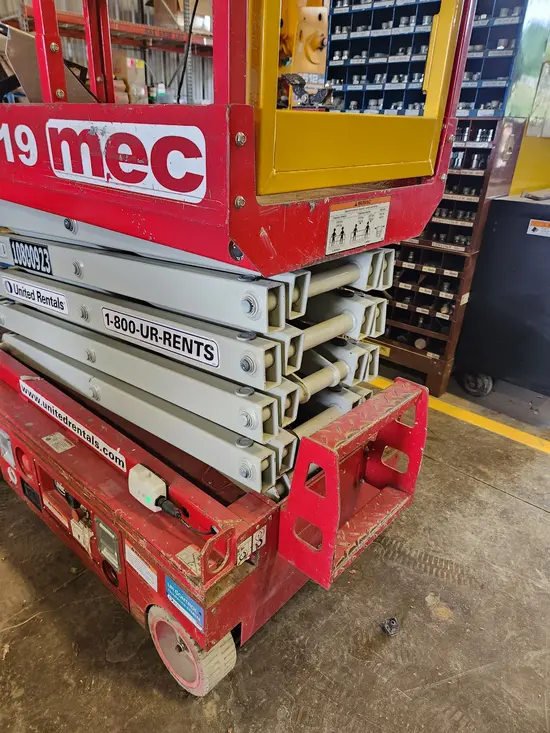 2018 MEC MICRO 19 Scissor Lift
