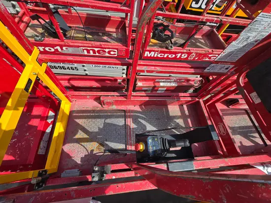 2018 MEC MICRO 19 Scissor Lift