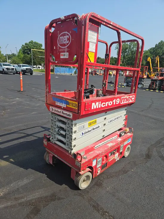 2018 MEC MICRO 19 Scissor Lift