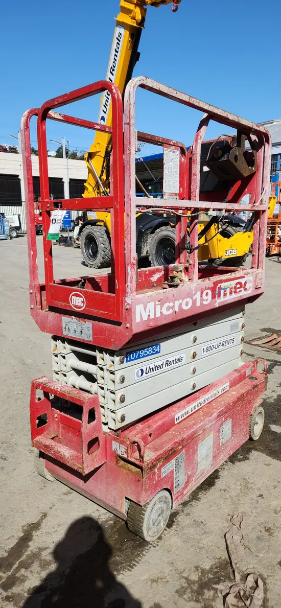 2018 MEC MICRO 19 Scissor Lift