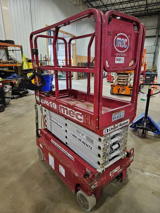 2018 MEC MICRO 19 Scissor Lift