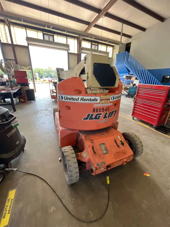 2011 JLG E400AJPN Articulating Boom Lift