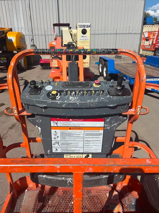 2014 JLG E400AJPN Articulating Boom Lift
