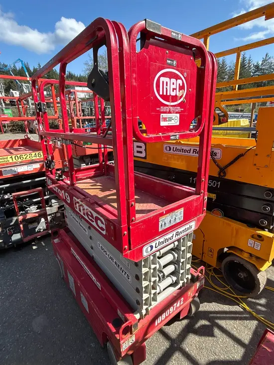 2018 MEC MICRO 19 Scissor Lift