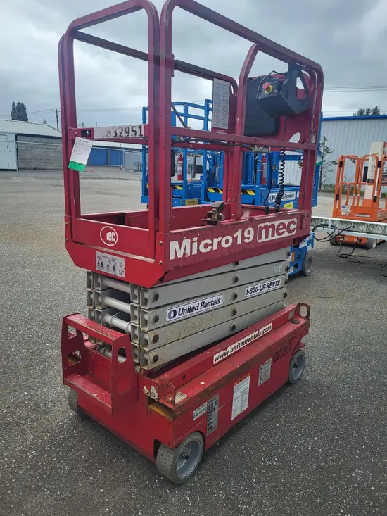 2018 MEC MICRO 19 Scissor Lift