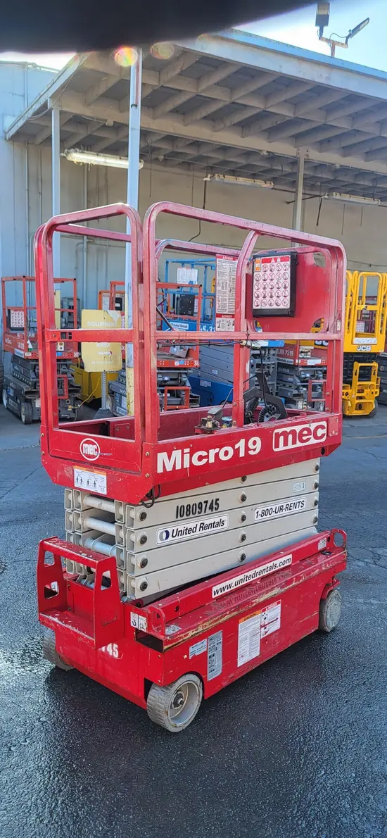 2018 MEC MICRO 19 Scissor Lift