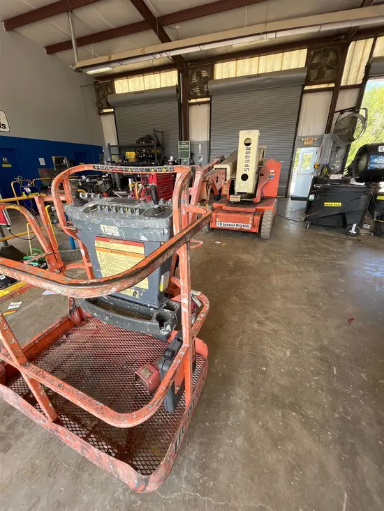 2011 JLG E400AJPN Articulating Boom Lift