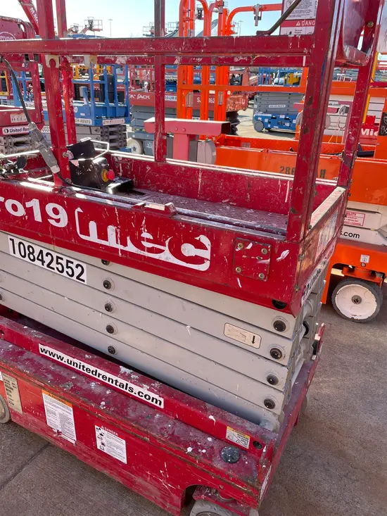 2018 MEC MICRO 19 Scissor Lift