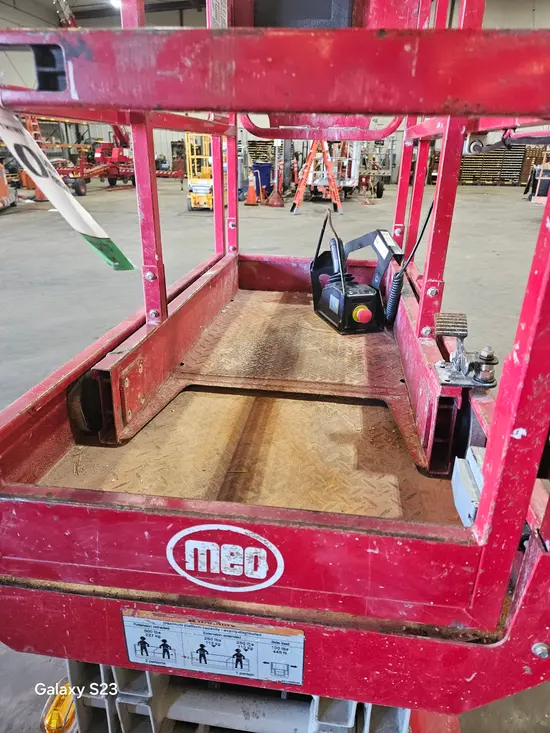 2018 MEC MICRO 19 Scissor Lift