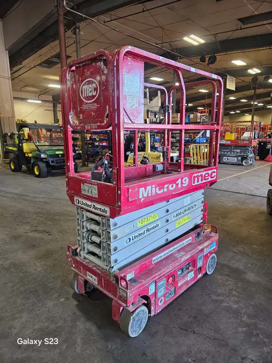 2018 MEC MICRO 19 Scissor Lift