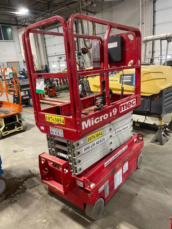 2018 MEC MICRO 19 Scissor Lift