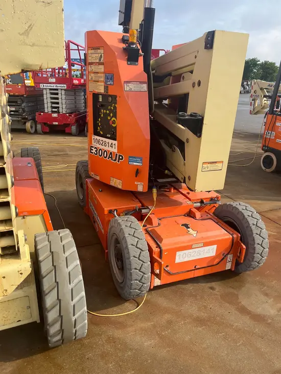 2017 JLG E300AJP EE Articulating Boom Lift