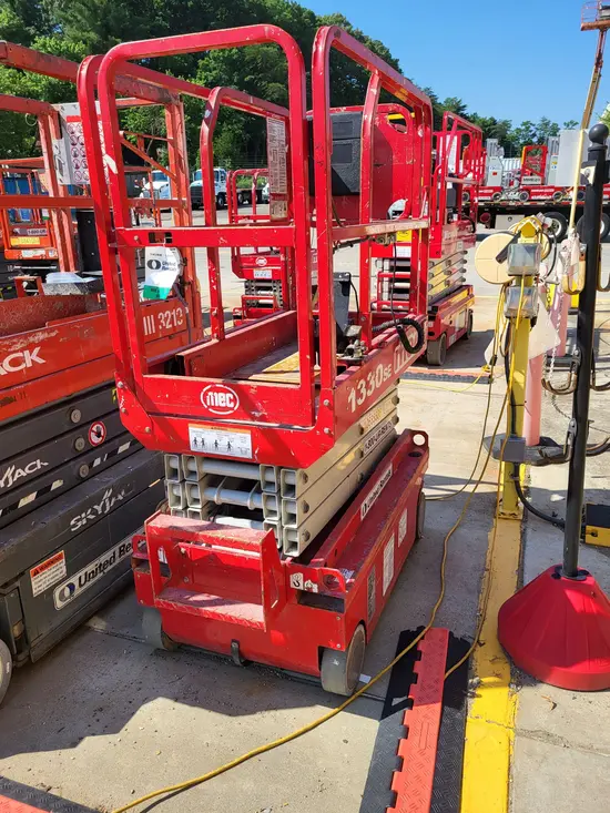 2017 MEC 1330SE Scissor Lift