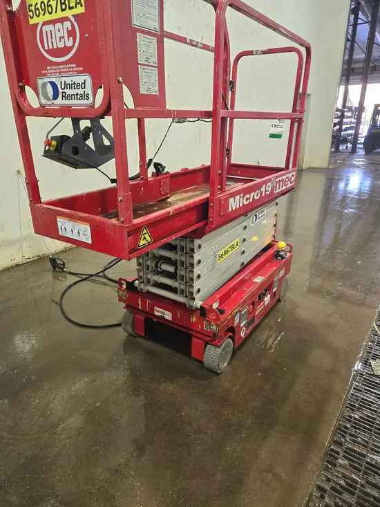 2018 MEC MICRO 19 Scissor Lift