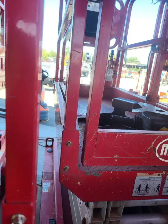 2019 MEC MICRO 19 Scissor Lift