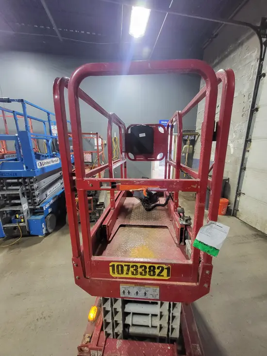 2018 MEC MICRO 19 Scissor Lift