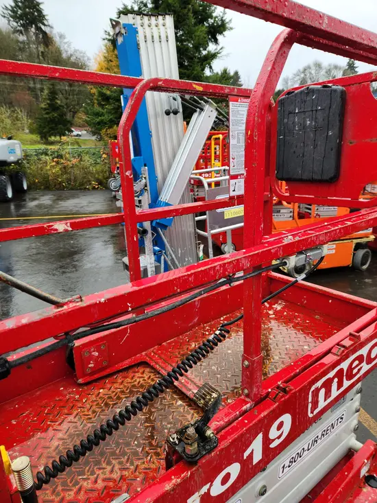 2018 MEC MICRO 19 Scissor Lift