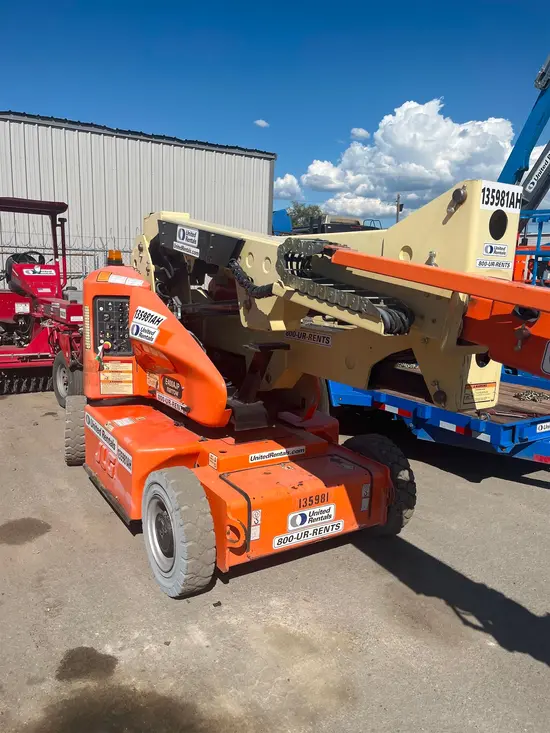 2014 JLG E400AJPN Articulating Boom Lift