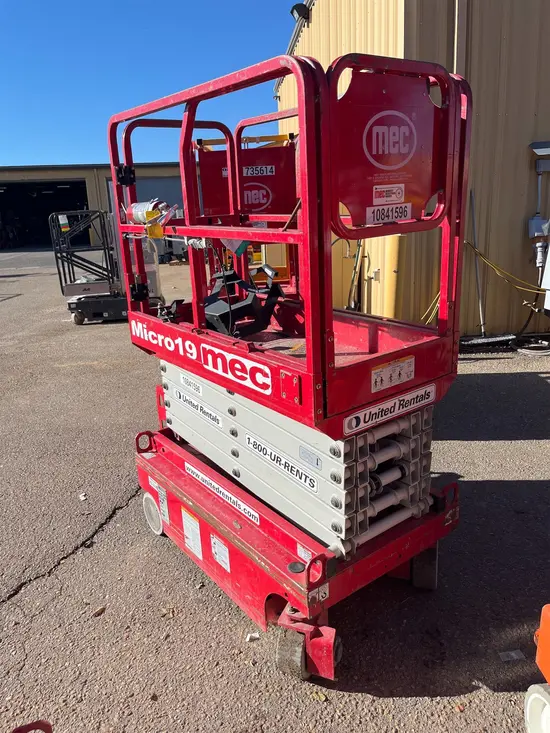 2018 MEC MICRO 19 Scissor Lift