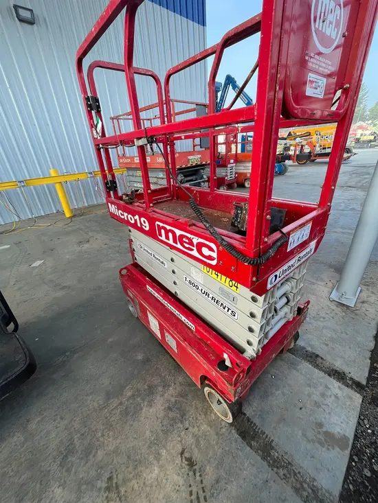 2018 MEC MICRO 19 Scissor Lift