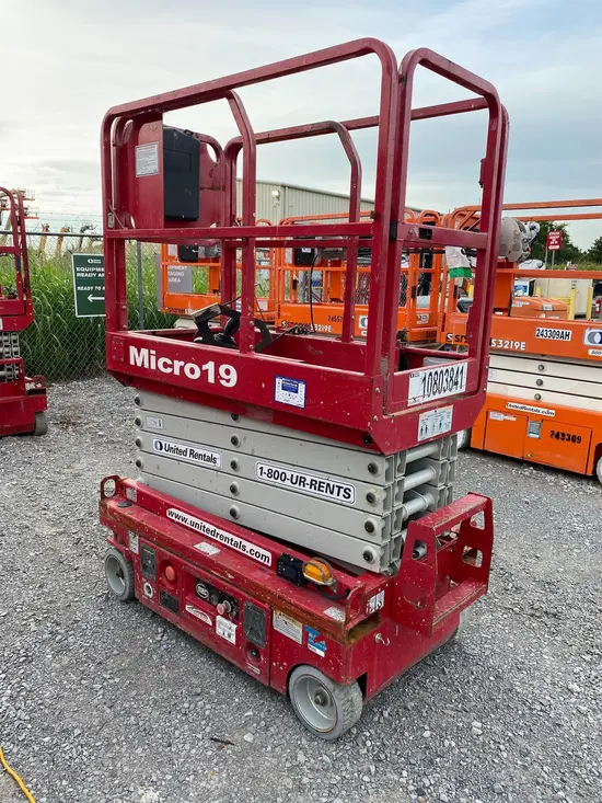 2018 MEC MICRO 19 Scissor Lift