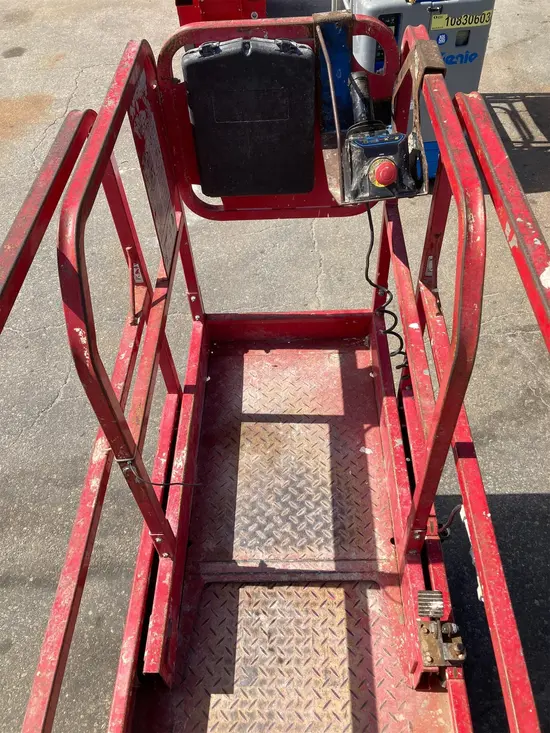 2018 MEC MICRO 19 Scissor Lift