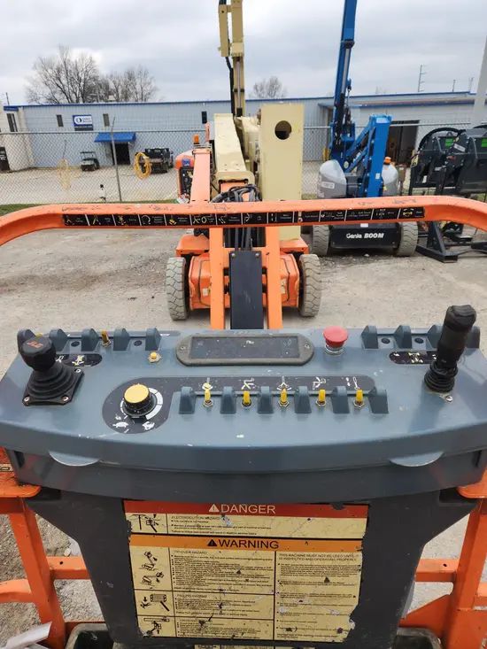 2015 JLG E400AJPN Articulating Boom Lift