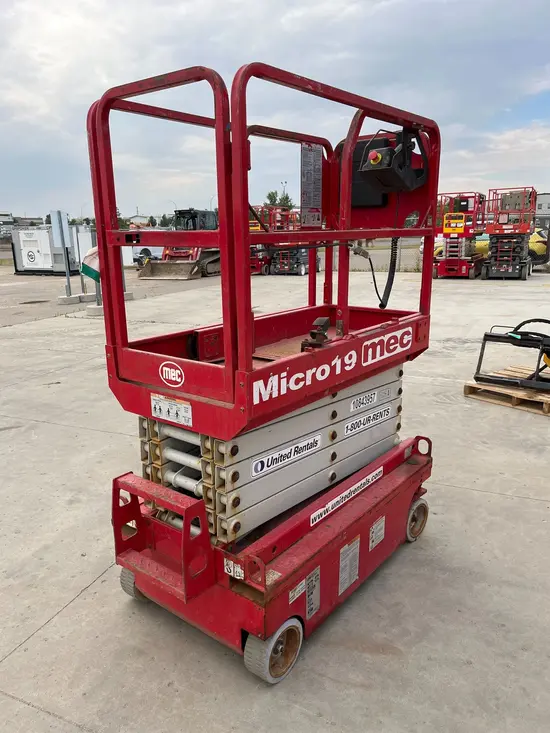 2018 MEC MICRO 19 Scissor Lift