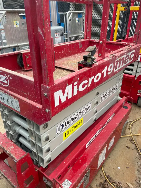2018 MEC MICRO 19 Scissor Lift