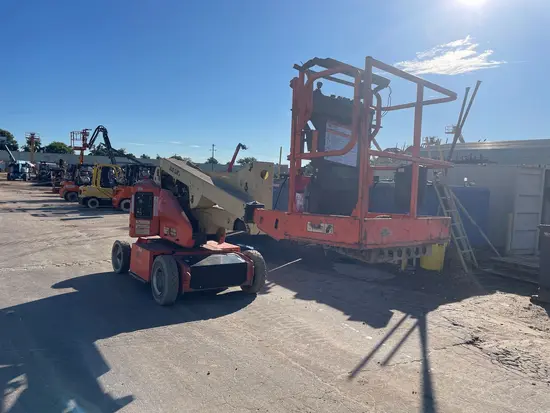 2014 JLG E400AN Articulating Boom Lift
