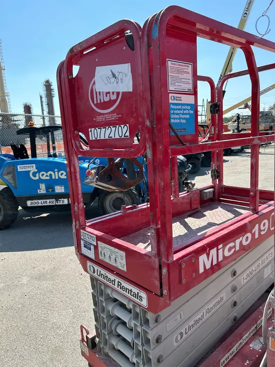 2018 MEC MICRO 19 Scissor Lift